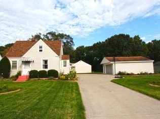 55104 Moss Rd, South Bend, IN 46628