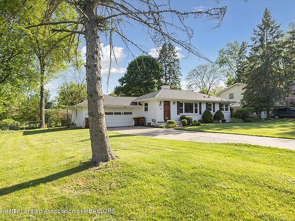 2nd image of 1571 Forest Hills Dr