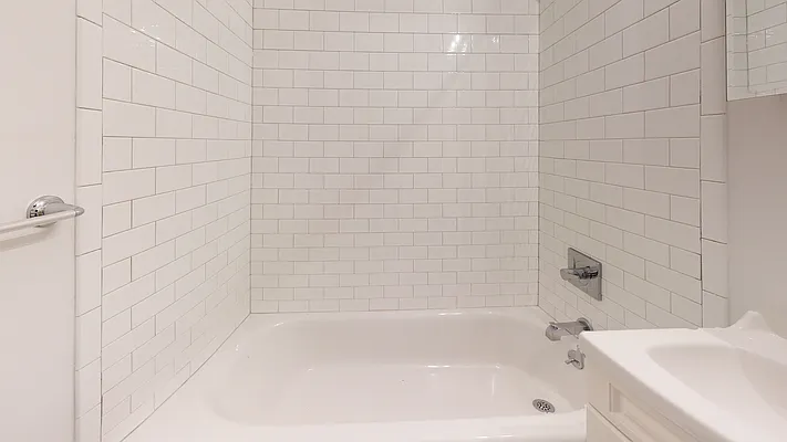 Rented by Bond New York | media 17