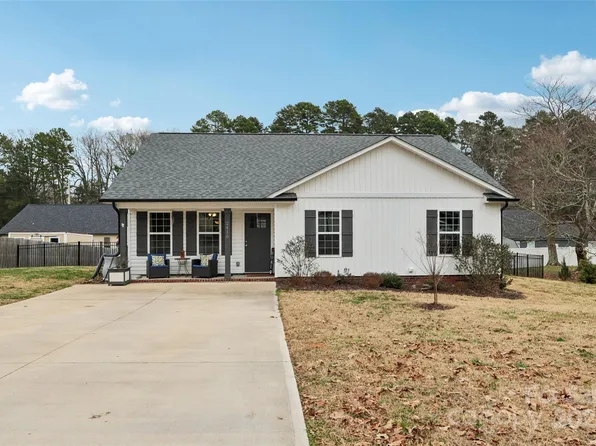 2416 Brookmeade Dr, Albemarle, NC 28001