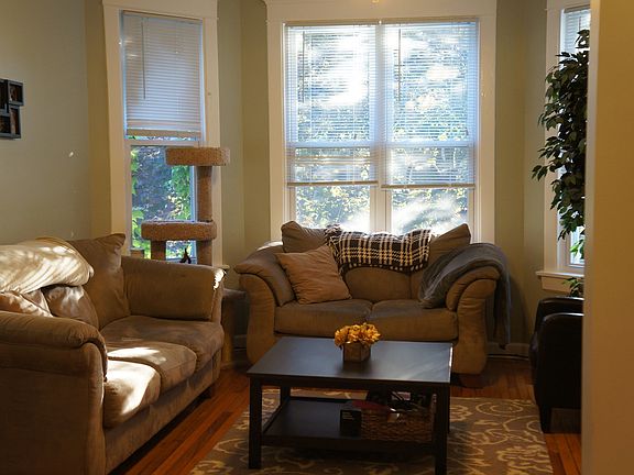2nd image of 4717 N Artesian Ave #2
