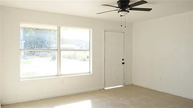 2 bed, 1.0 bath, 790 sqft, $1,200 — Photo 2