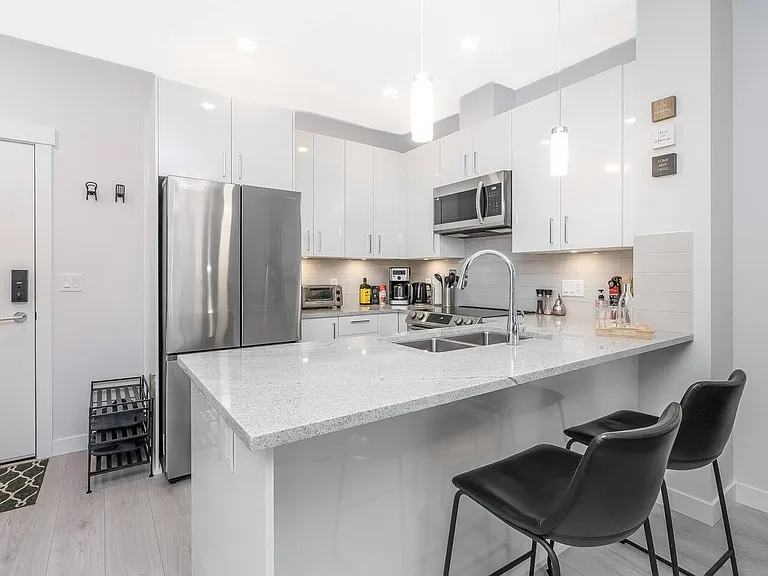 32690 14th Ave #400 — Photo 9