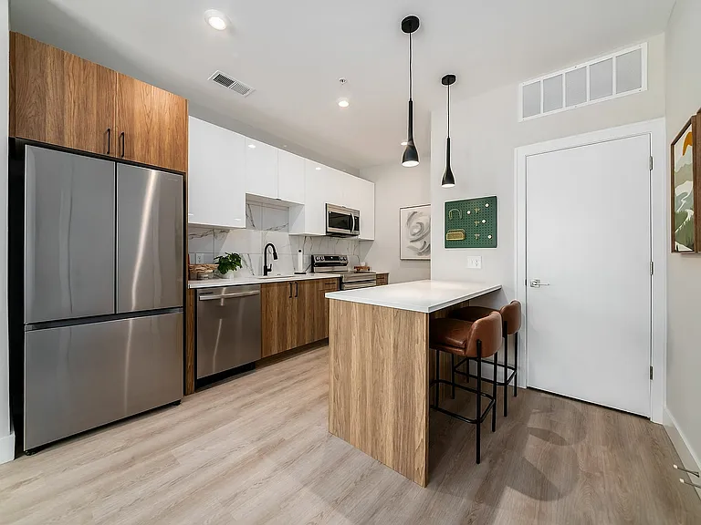 021_500_L 1895 Mapleway Dr055