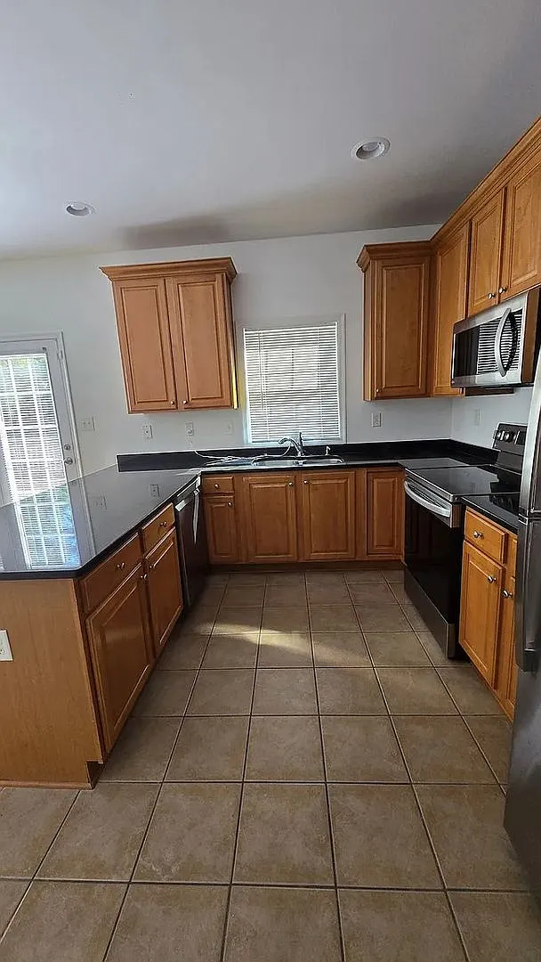 Spacious 4BR House in Providence Forge — Photo 3