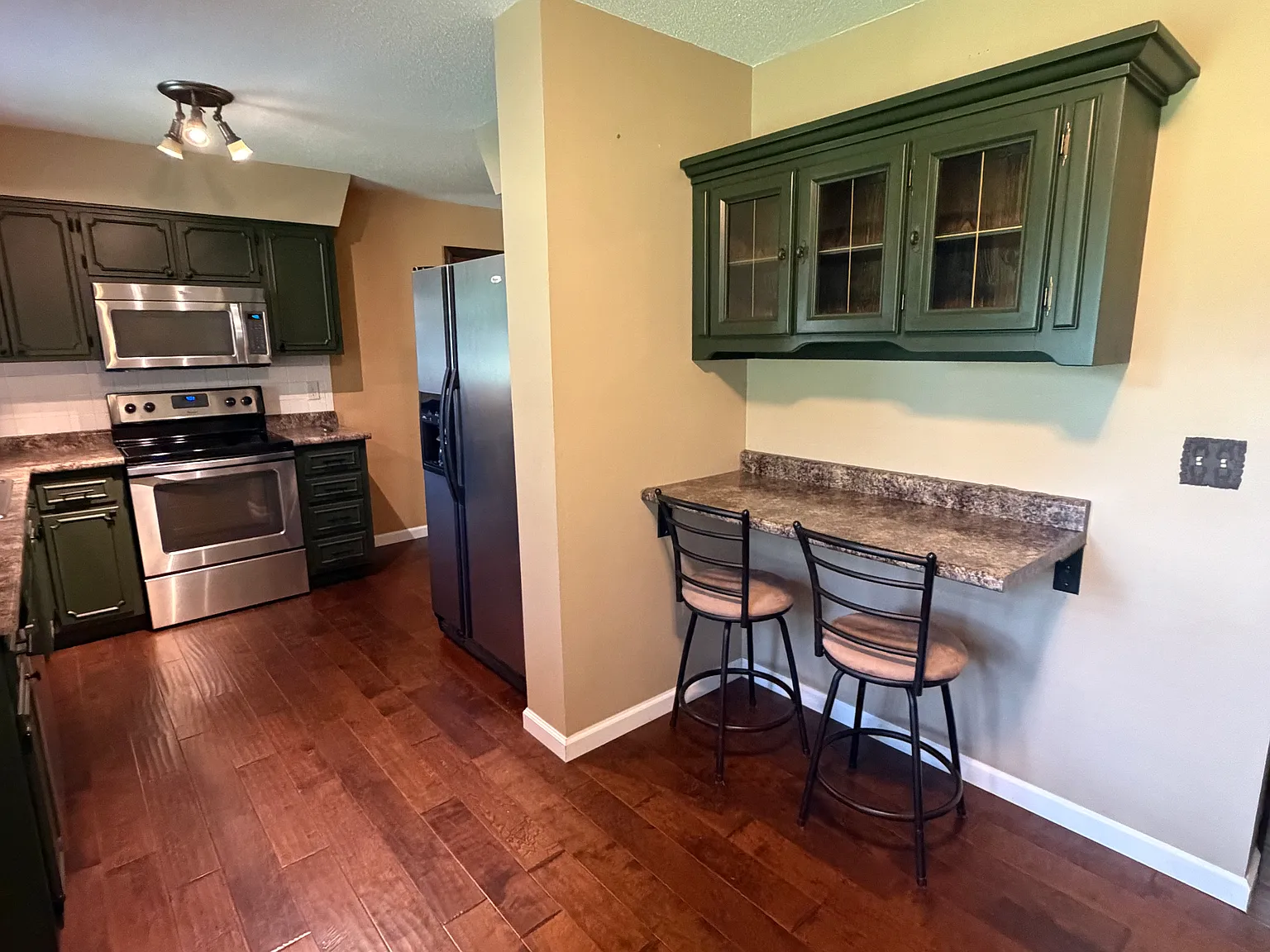 3 bed, 2.5 bath, 1530 sqft, $1,750 — Photo 3