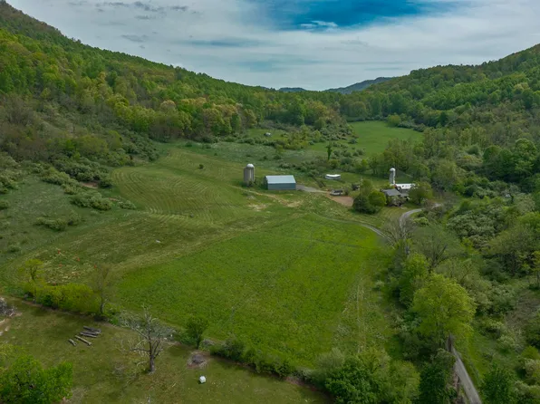 215 Rose Hill Ln, Covington, VA 24426