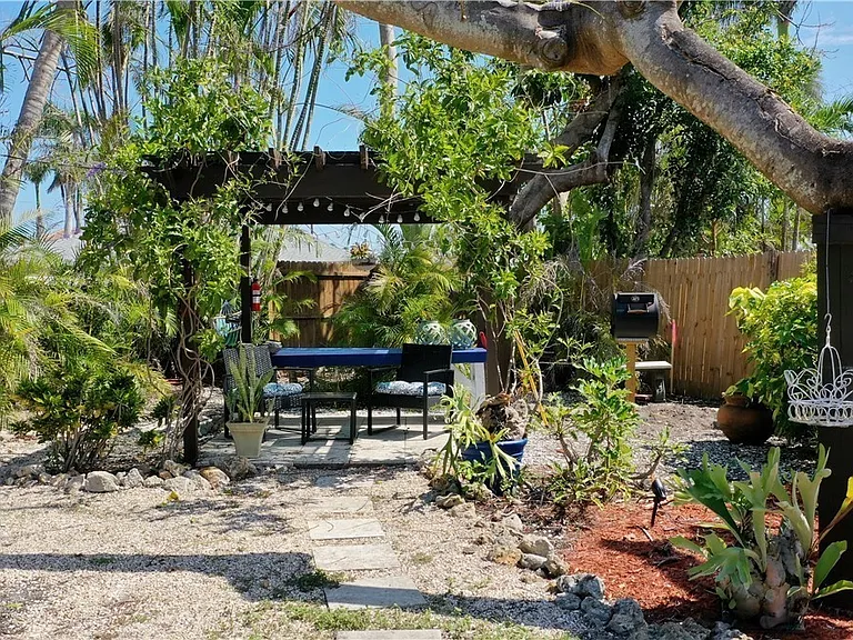 253 Bayshore Dr — Photo 10