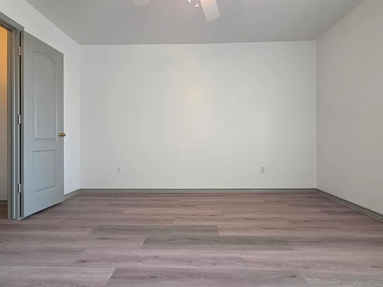 room 2 pic 3