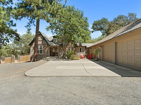 4th image of 225 Andesite Dr