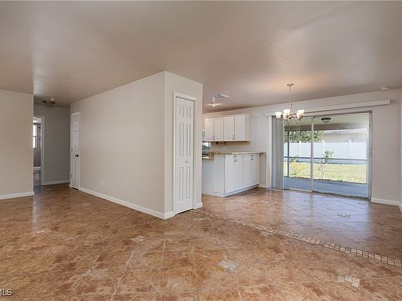 5th image of 1327 SE 21st Ave