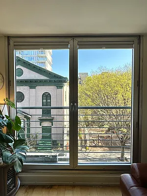 Rented by LEVEN Real Estate | media 12