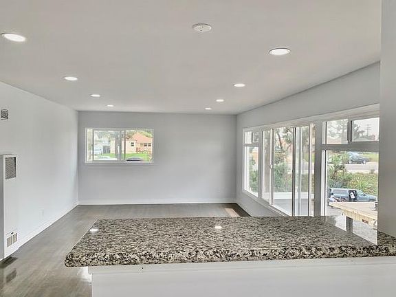 5th image of 9633 Crenshaw Blvd #3