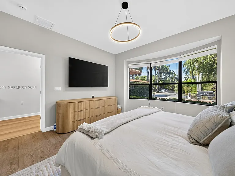 460 W Dilido Dr — Photo 20