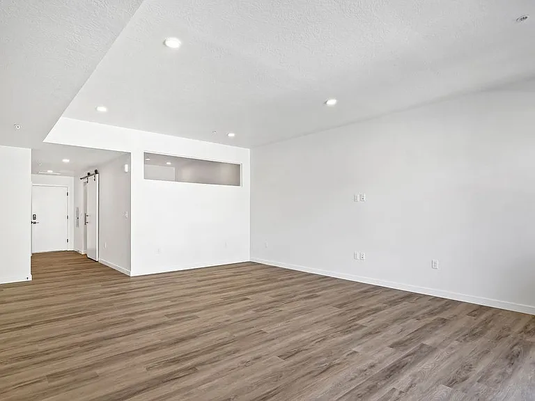 Unit A4: Living/Dining Room