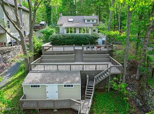 88 Paupack Point Rd, Hawley, PA 18428