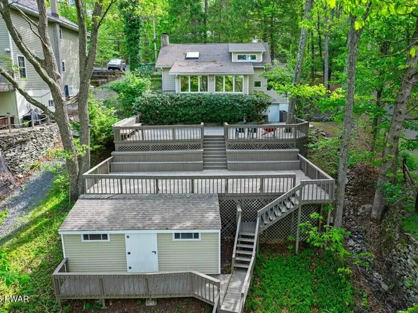 88 Paupack Point Rd, Hawley, PA 18428