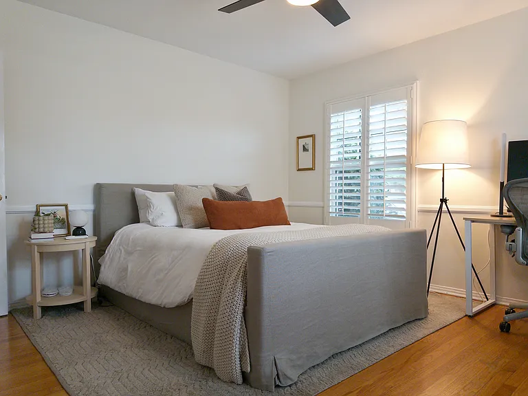 3940 Lewis Ave — Photo 4