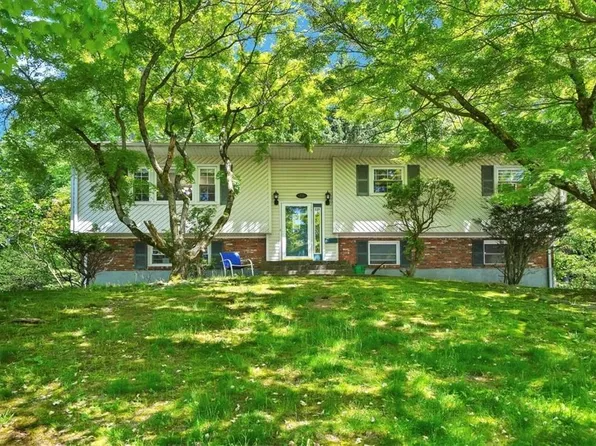 23 Overbrook Drive, Airmont, NY 10952