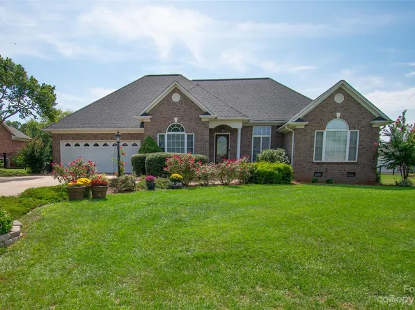 2932 Woodfield Ln, Lincolnton, NC 28092