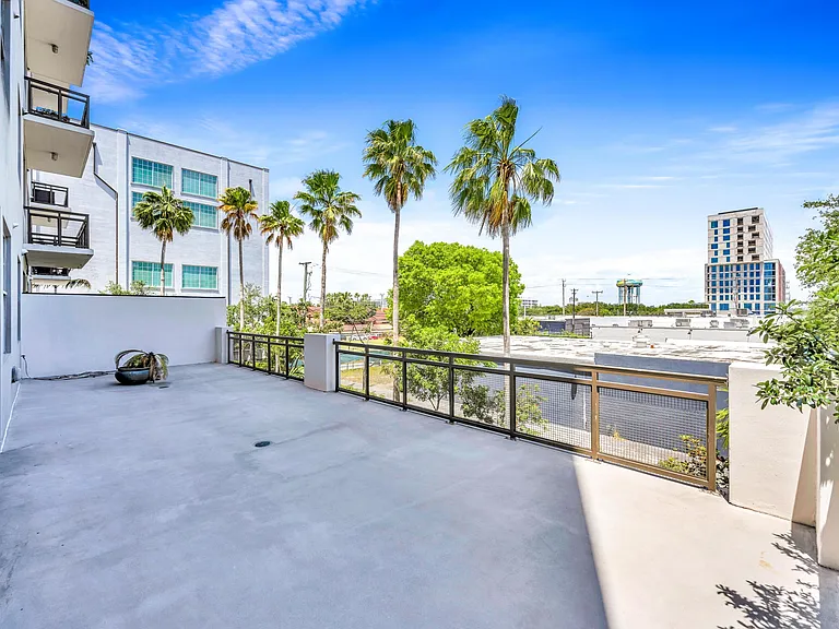 411 NW 1st Ave #202 — Photo 4