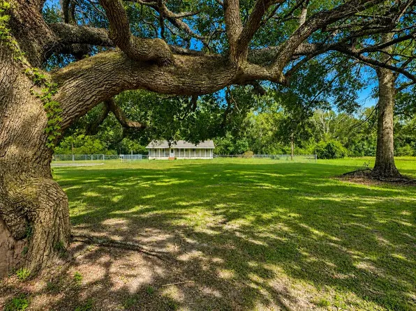 1017 S Beech St, Picayune, MS 39466