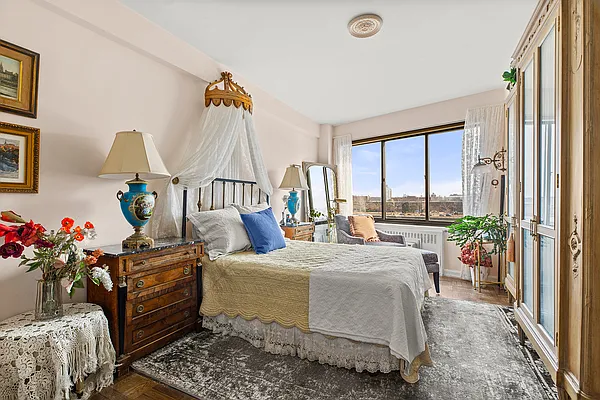 Sold by Compass | media 9