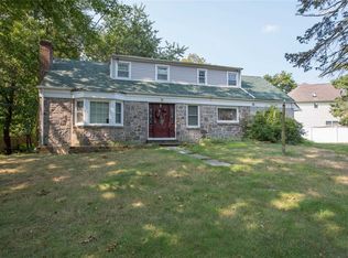 9 Clearfield Pl, Huntington, NY 11743