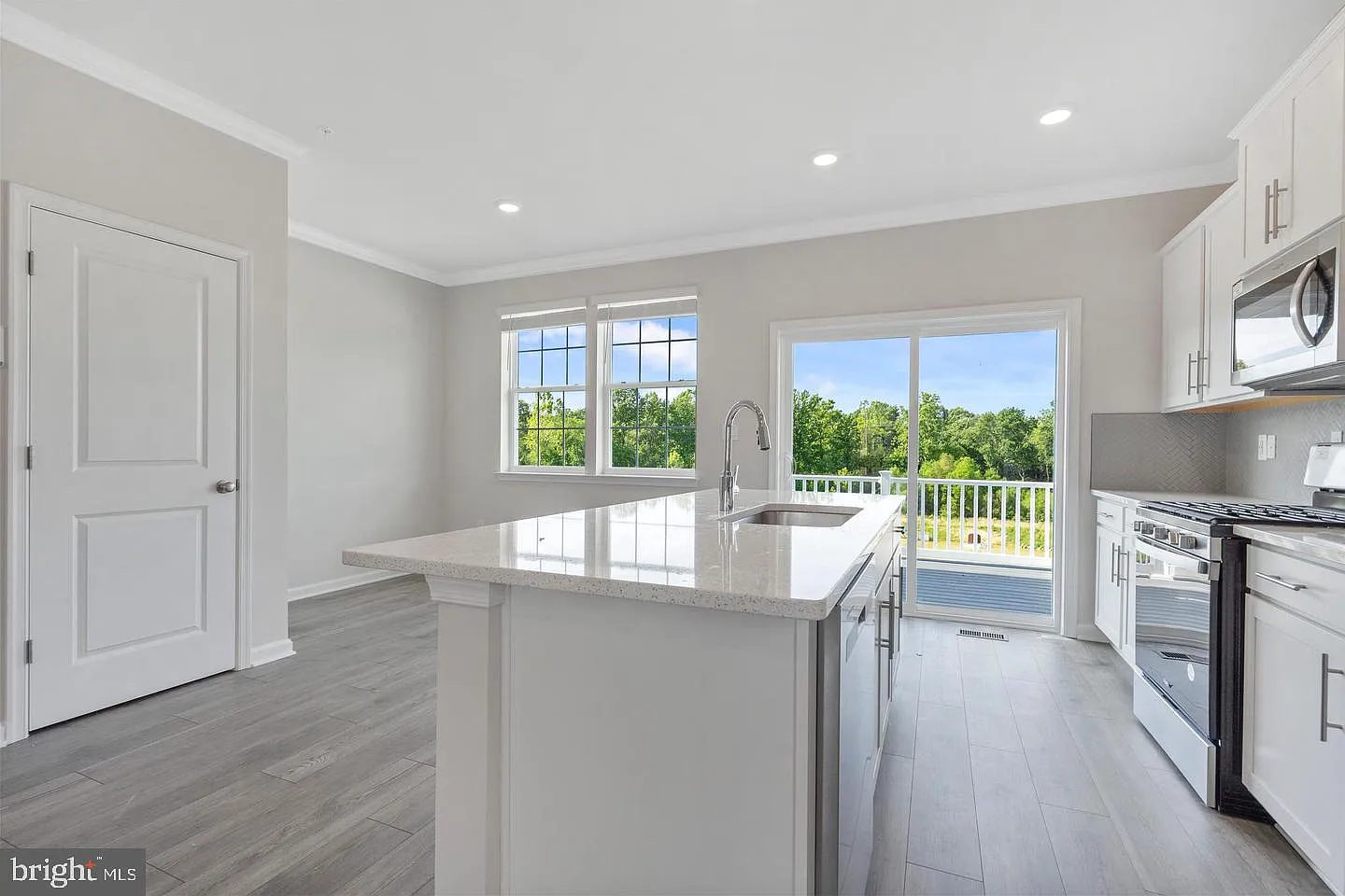 4 bed, 3.5 bath, 1980 sqft, $3,295 — Photo 4