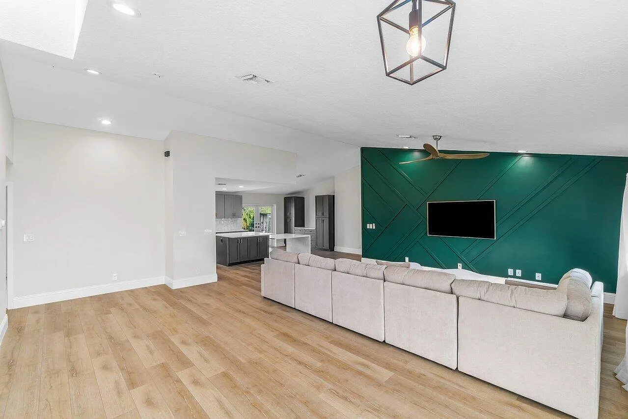 4 bed, 2.0 bath, 1874 sqft, $4,500 — Photo 3