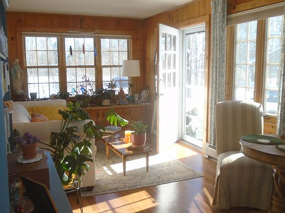 2nd image of 629 W Auburn Road