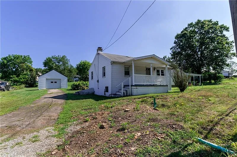 1024 Township Dr photo 1