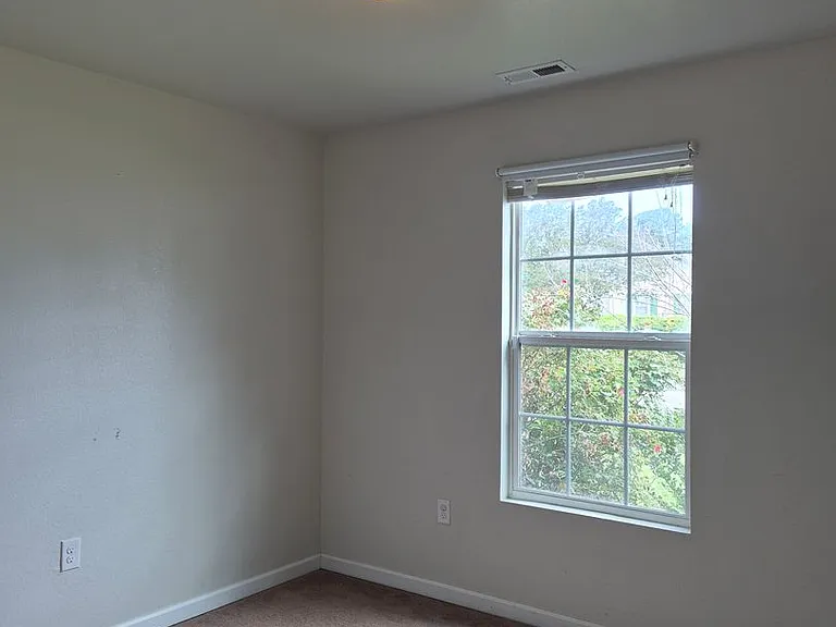 3317 Downes St — Photo 12