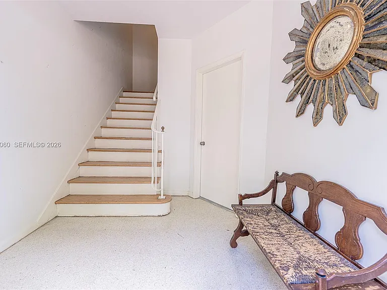 580 University Dr #2 — Photo 4