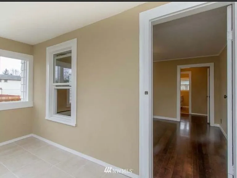 10604 2nd Pl SW — Photo 3