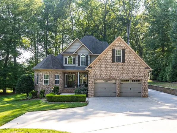 450 Windsor Park Rd, Kernersville, NC 27284