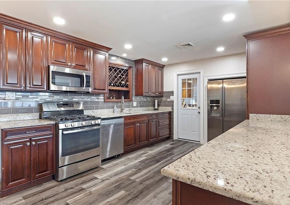 1st image of 560 Butterfly Dr