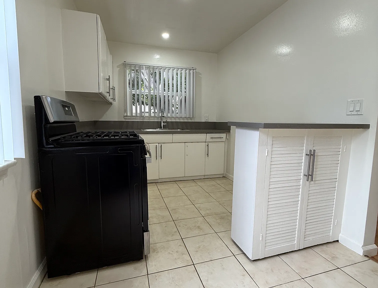 1 bed, 600 sqft, $2,100 — Photo 2