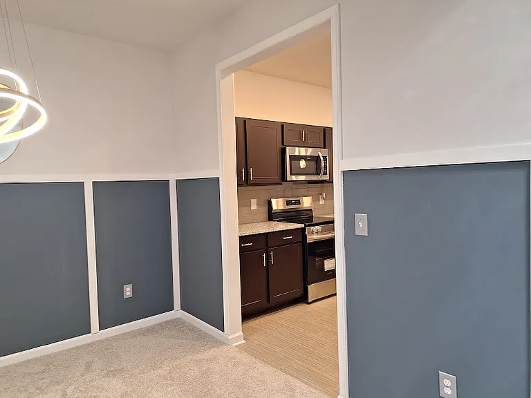 160 Marion Dr — Photo 8