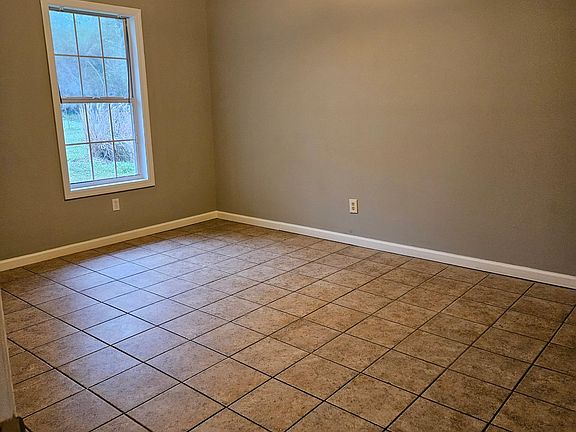 4th image of 48 Glenn St APT C