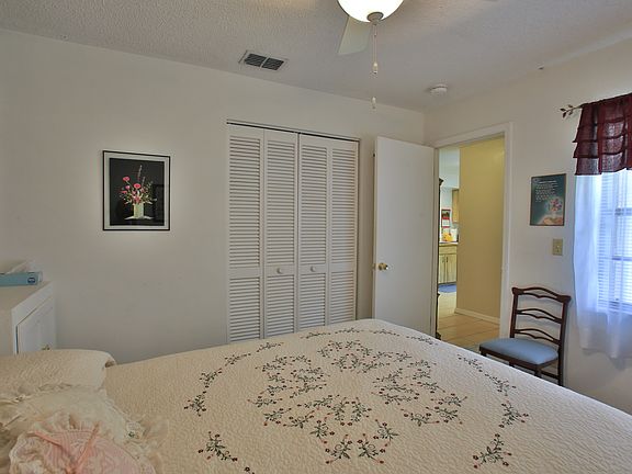 5th image of 872 Stonybrook Cir