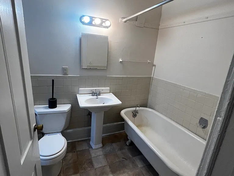 406 Highland Ave SW #2 — Photo 31