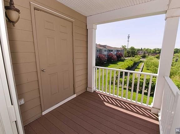 4th image of 5 Tenakill Park Dr #302-3B