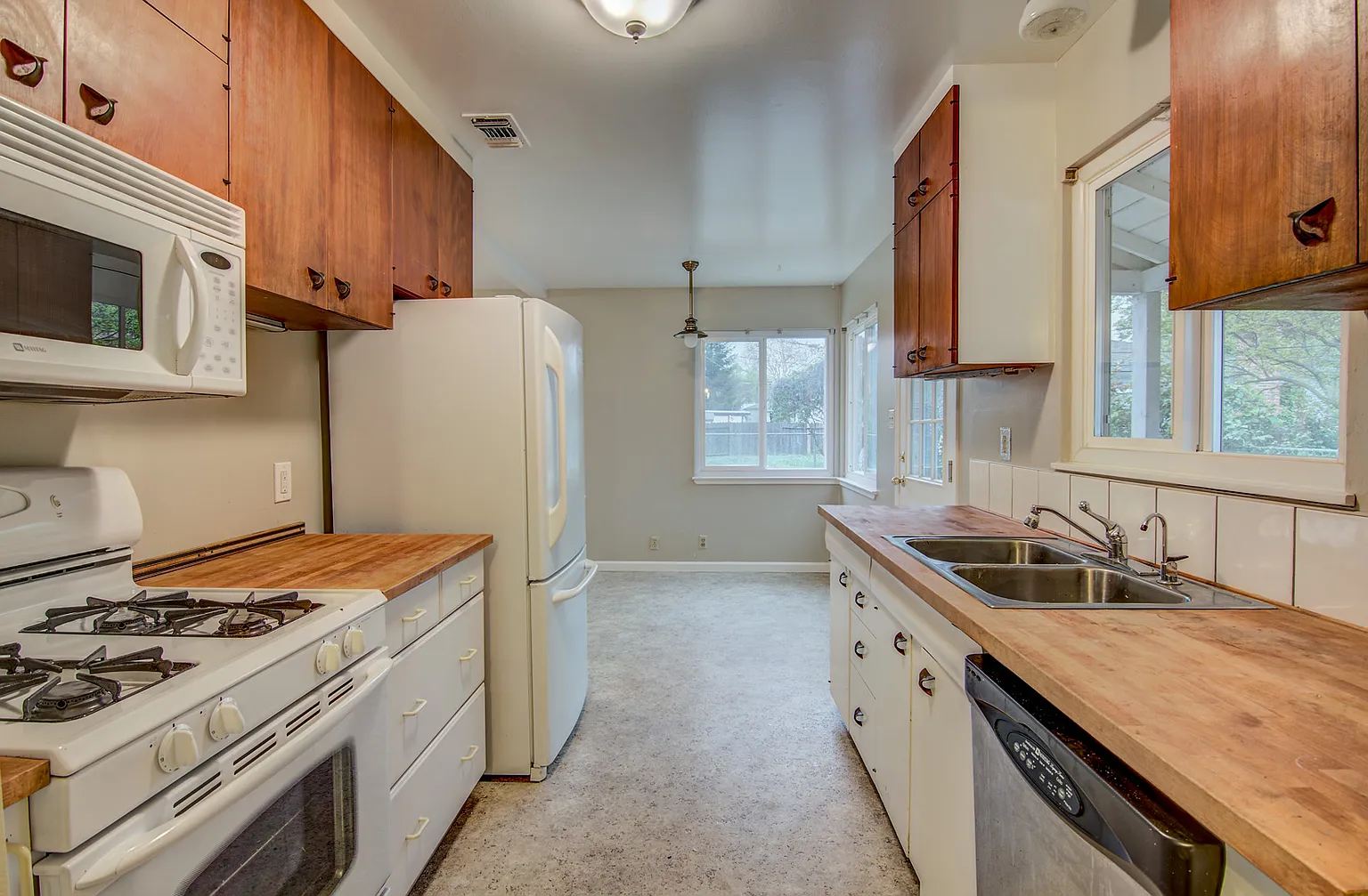 2008 Buckeye Dr photo 1