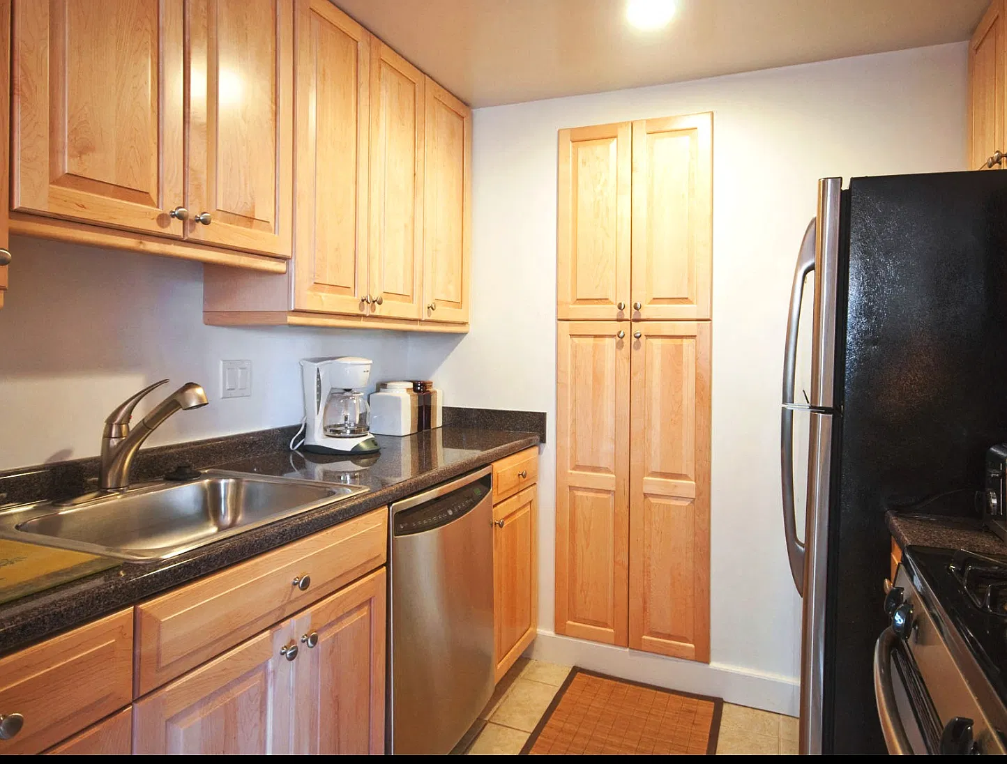 1 bed, 1.5 bath, 800 sqft, $3,500 — Photo 2