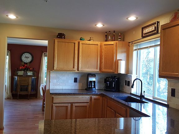 4th image of 2434 Highland View Dr