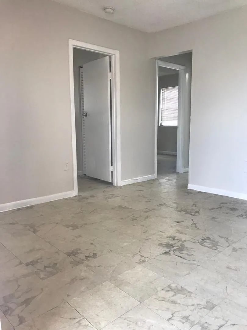 2 Bedroom - Ground Floor - Corner Unit — Photo 4