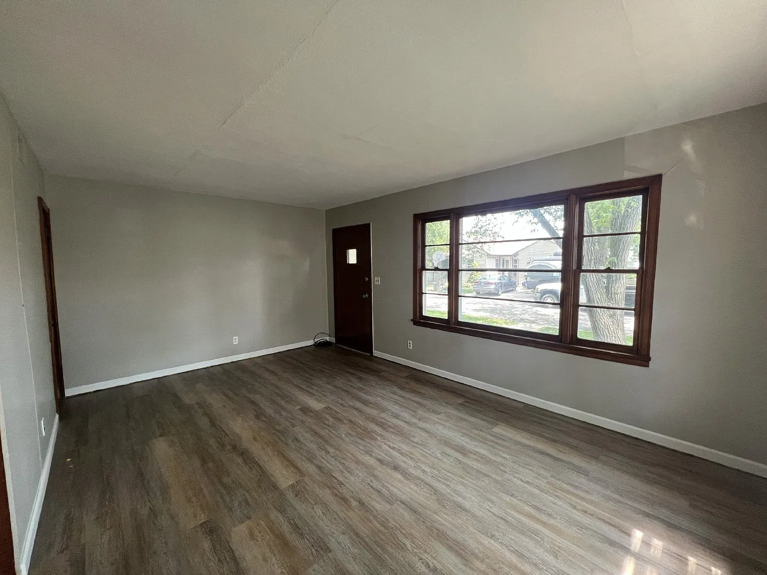 3 bed, 1.0 bath, $1,175 — Photo 2