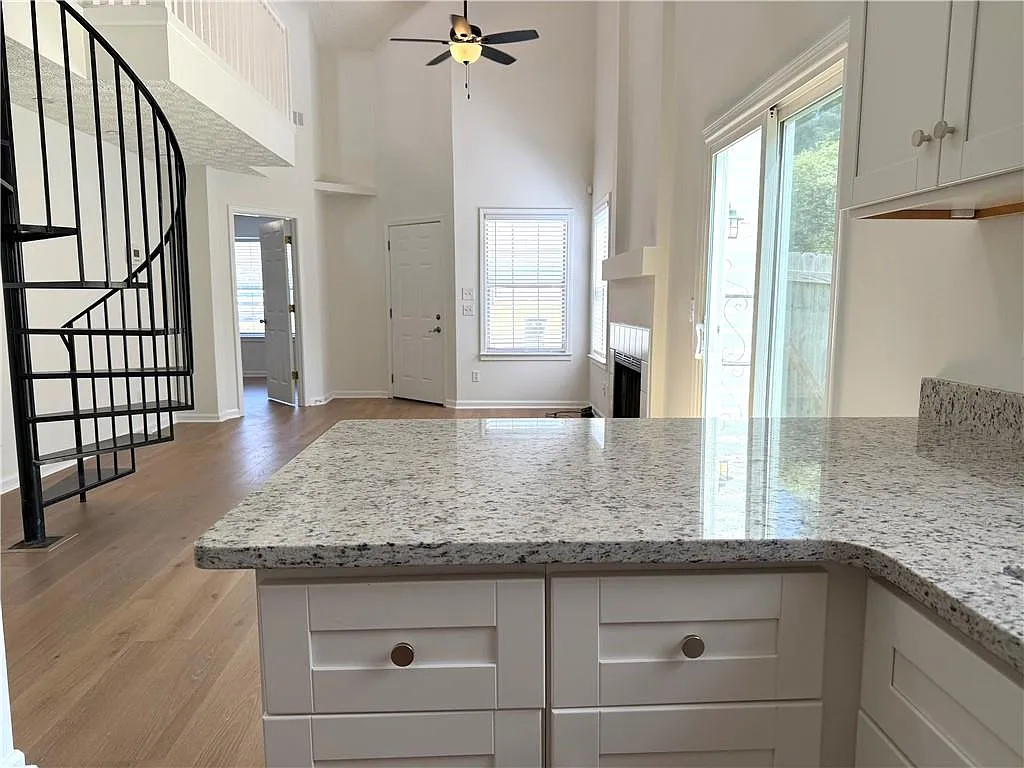 2 bed, 2.0 bath, 1003 sqft, $1,950 — Photo 3