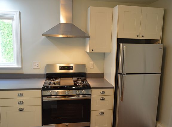 5th image of 2650 N St Louis Ave APT 1